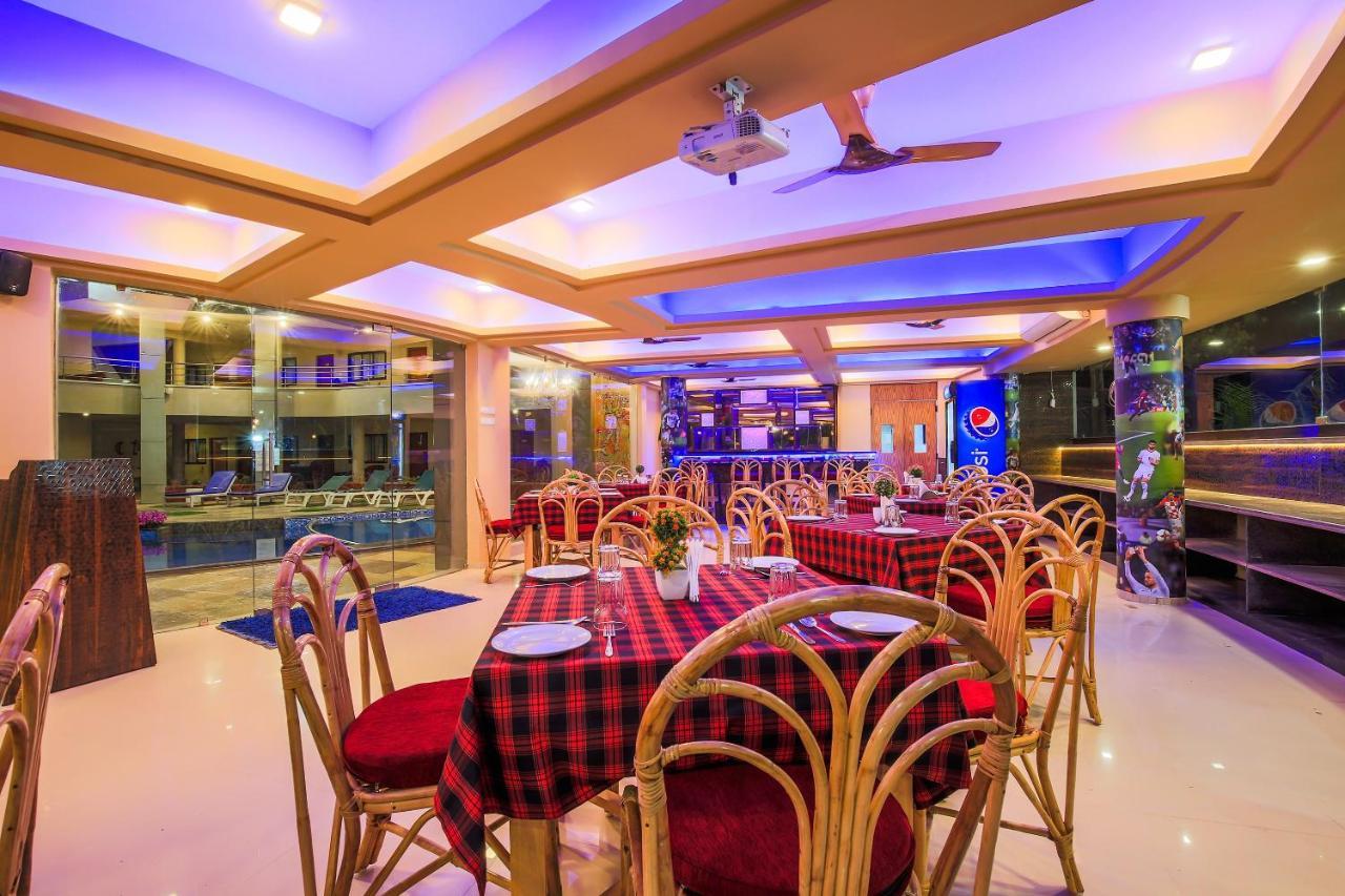 Capital O 22969 The Center Court Hotel Varca Exterior photo